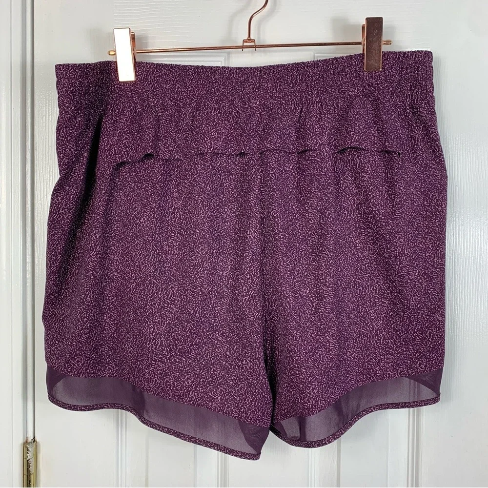 Athleta Printed Mesh Racer Run Shorts 4” Size 1X - Picture 2 of 3